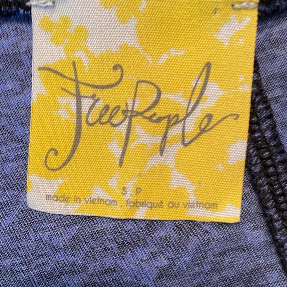 Free People Black Floral Cropped Back Slouch Blouse - Picture 6 of 8